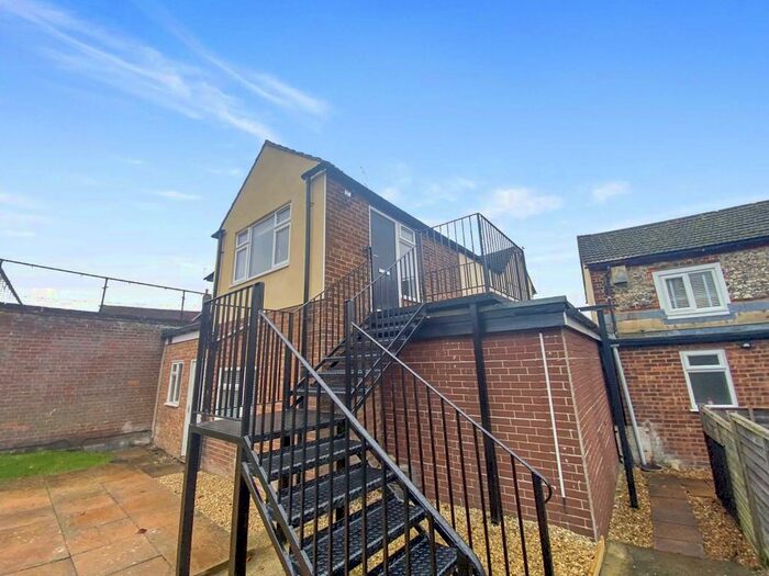 2 Bedroom Flat To Rent In Bell Street, Princes Risborough, HP27