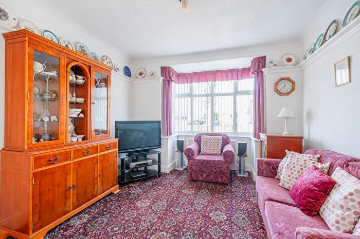 2 Bedroom Detached Bungalow For Sale In Grand Avenue, Pakefield, NR33