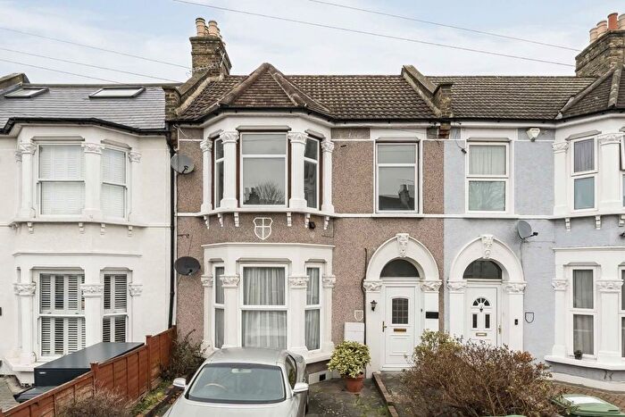 2 Bedroom Flat To Rent In Arngask Road, London, SE6