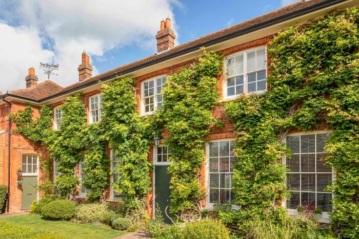 1 Bedroom Flat To Rent In The Stables, Balls Park, Hertford, SG13