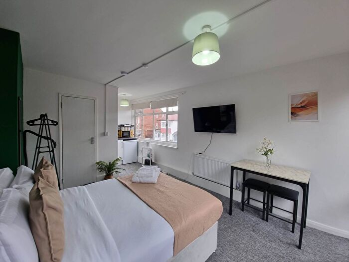 Studio To Rent In Crown Ln, Southgate, N14