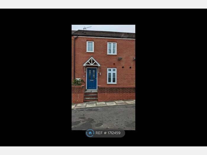 3 Bedroom Semi-Detached House To Rent In Waverley Drive, Stoke-On-Trent, ST6
