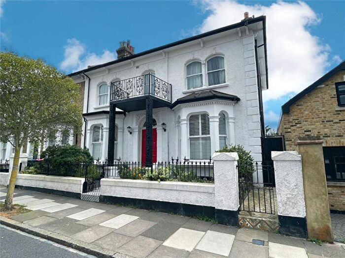 Flat For Sale In Highfield Lodge, Wilson Road, Southend On Sea, SS1