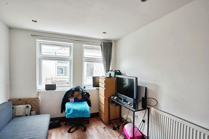 5 Bedroom End Of Terrace House For Sale In Asland Road, London, E15