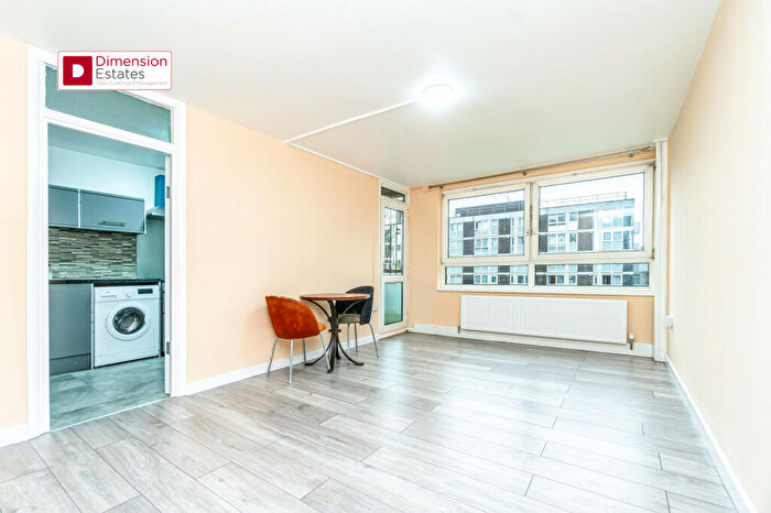 3 Bedroom Maisonette To Rent In Fermain Court West, De Beauvoir Road, Islington, Dalston, De-beauvoir, N1
