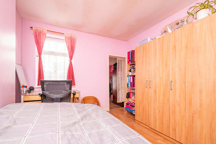 3 Bedroom End Of Terrace House For Sale In London Road, Wallington, SM6