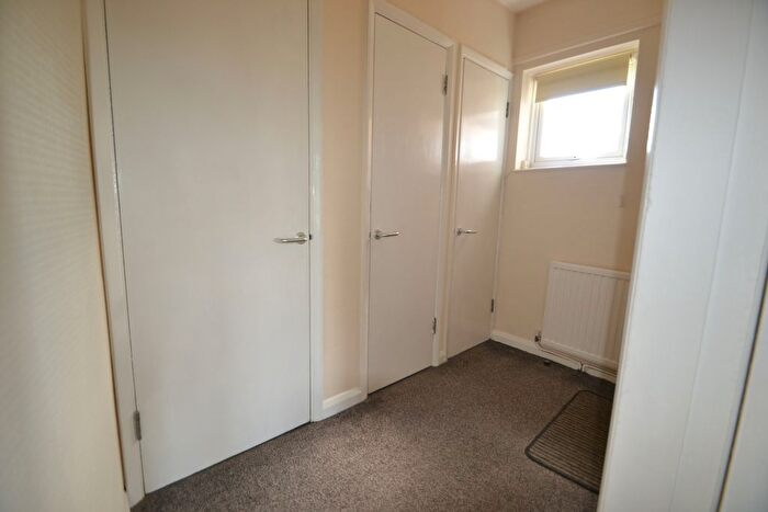 2 Bedroom Flat To Rent In Blenhiem Road, Maidenhead, SL6