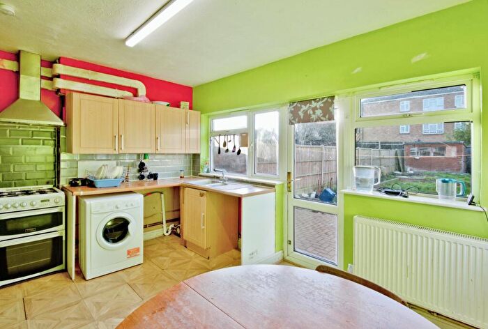 3 Bedroom End Of Terrace House For Sale In Rochester Drive, Westcliff-On-Sea, Essex, SS0