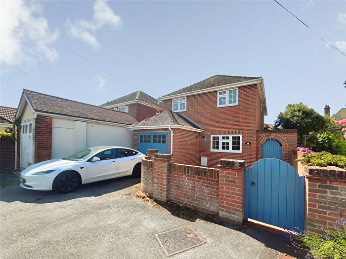 3 Bedroom Detached House To Rent In The Circle, East Preston, West Sussex, BN16