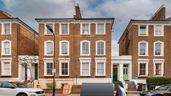1 Bedroom Flat For Sale In Flat B, Bouverie Road, Stoke Newington, London, N16