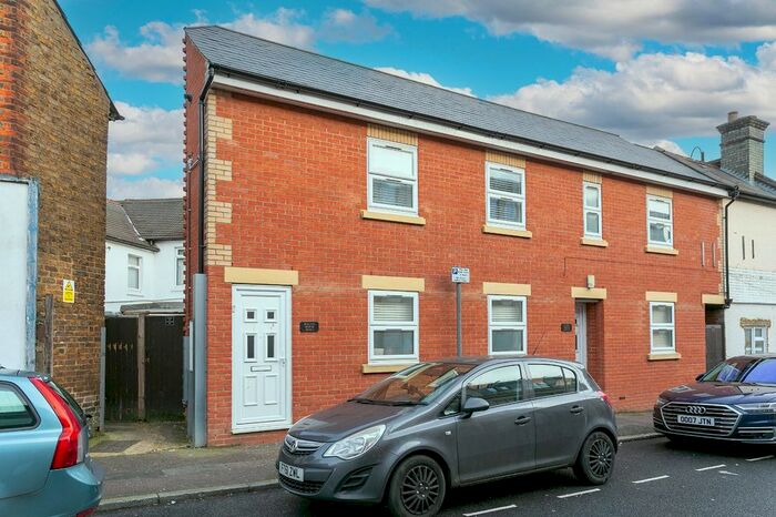 1 Bedroom Flat To Rent In Leavesden Road, Watford, Hertfordshire, WD24