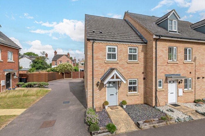 2 Bedroom End Of Terrace House To Rent In Appledore Road, Bedford, MK40