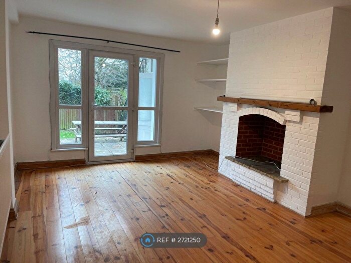 2 Bedroom Flat To Rent In Mount View Road, London, N4