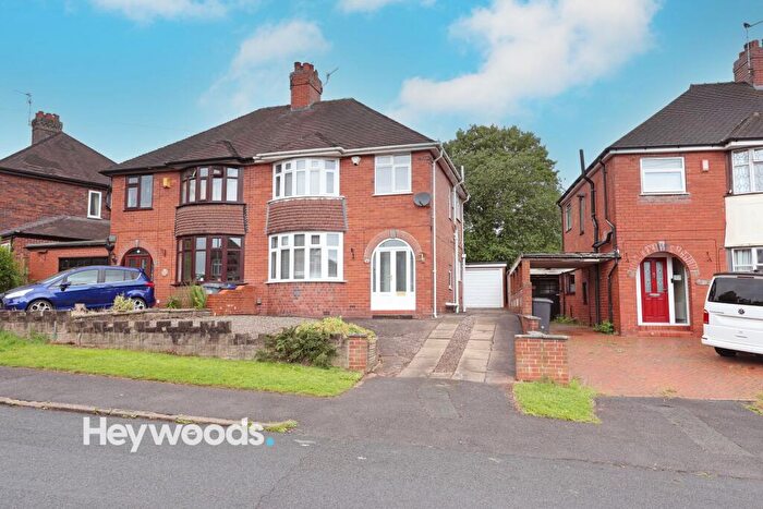3 Bedroom Semi-Detached House For Sale In Lincoln Avenue, Clayton, Newcastle, ST5