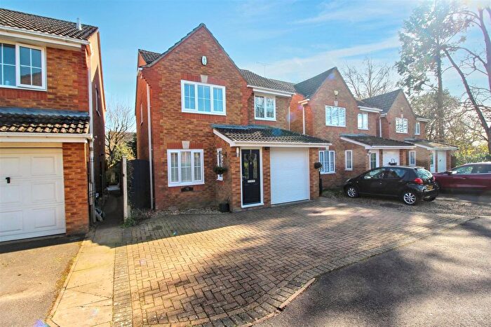 3 Bedroom Detached House For Sale In Edenham Crescent, Reading, RG1