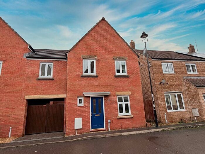 3 Bedroom Property For Sale In Wren Place, Gillingham, SP8