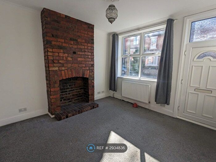 3 Bedroom End Of Terrace House To Rent In Hangingwater Road, Sheffield, S11