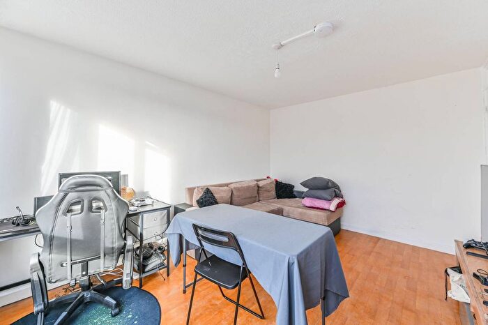 1 Bedroom Flat To Rent In Navarre Road, Brixton, London, SW9