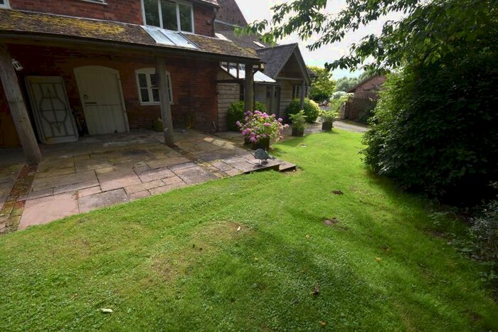 1 Bedroom Flat To Rent In Neen Sollars, Kidderminster, DY14