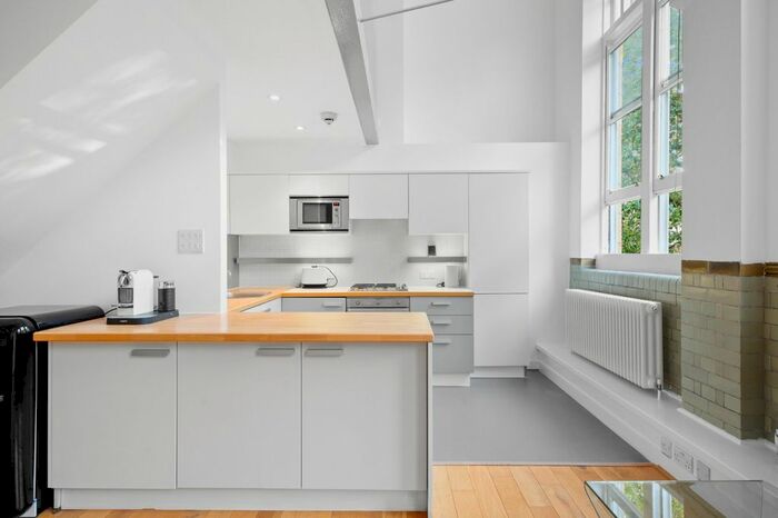 1 Bedroom Flat To Rent In Kingsway Place, Clerkenwell, EC1R