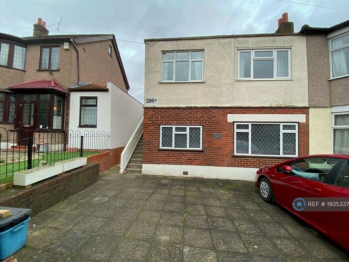2 Bedroom Maisonette To Rent In Tomswood Hill, Hainault, IG6