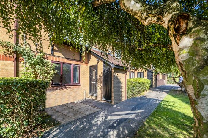 2 Bedroom Flat To Rent In Shepherds Walk, London, NW2