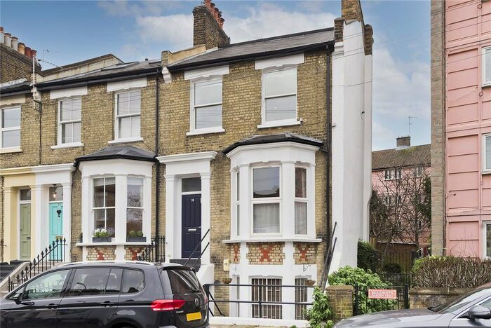 2 Bedroom Flat To Rent In Aldine Street, Shepherds Bush, London, UK W12
