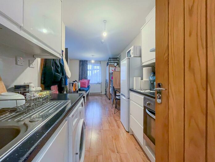 Studio To Rent In Turnpike Lane, London, N8