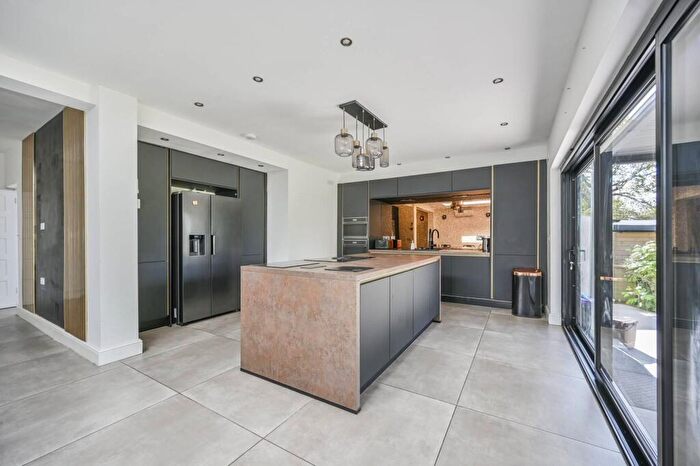 4 Bedroom Semi-Detached House To Rent In Chingford, Chingford, London, E4
