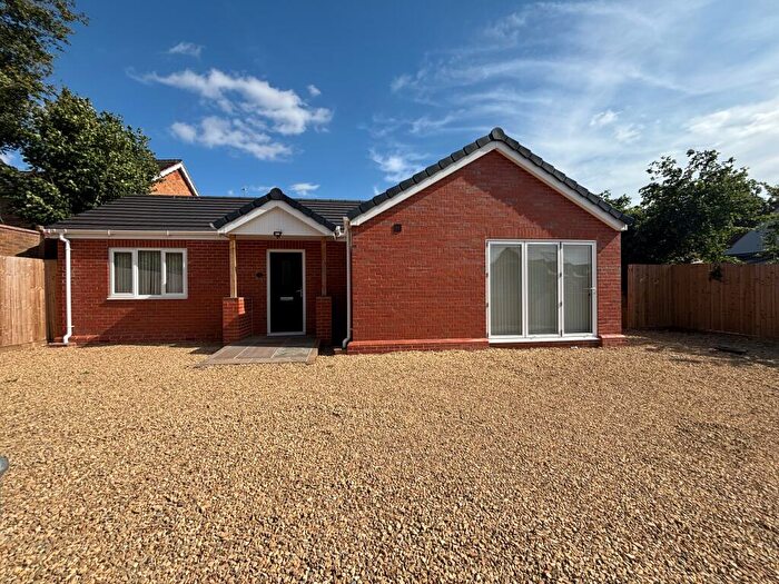 2 Bedroom Bungalow To Rent In The Yard, Tower Hill, Bidford-on-Avon, B50
