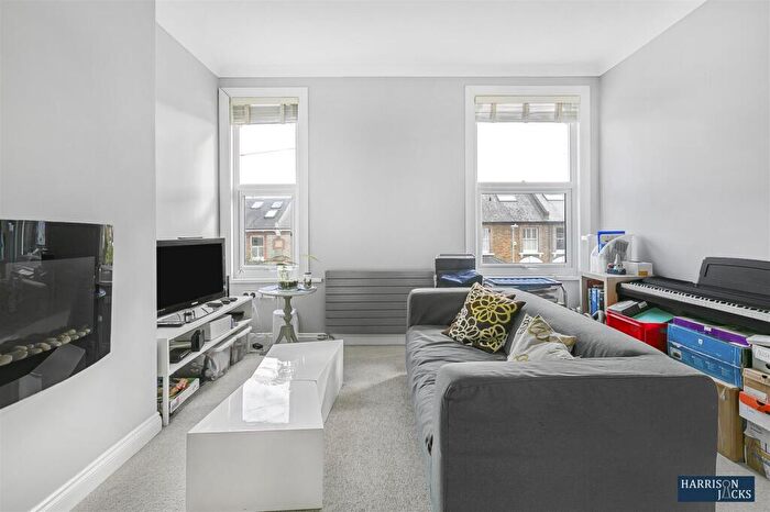 2 Bedroom Flat For Sale In Richmond Park Road, Kingston Upon Thames, KT2