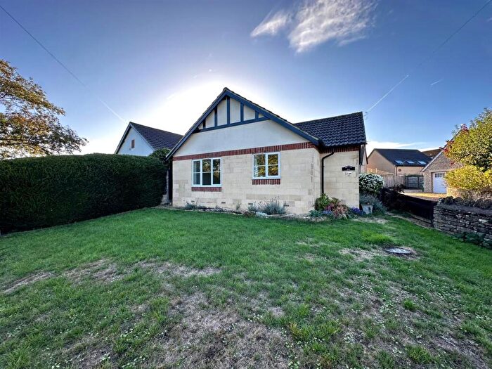 3 Bedroom Bungalow To Rent In Lypiatt Road, Corsham, SN13