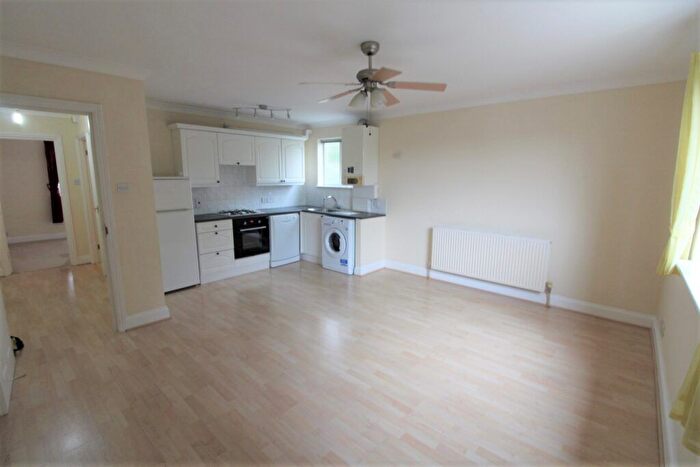 1 Bedroom Flat To Rent In Cranbrook Lane, N11