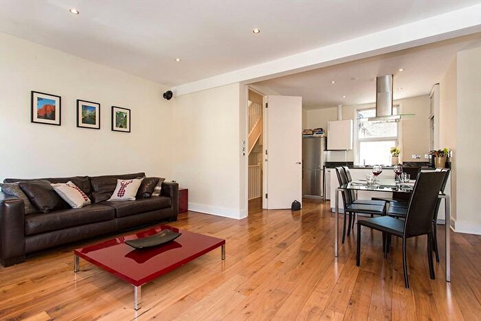 2 Bedroom Maisonette To Rent In Ingelow Road, London, SW8