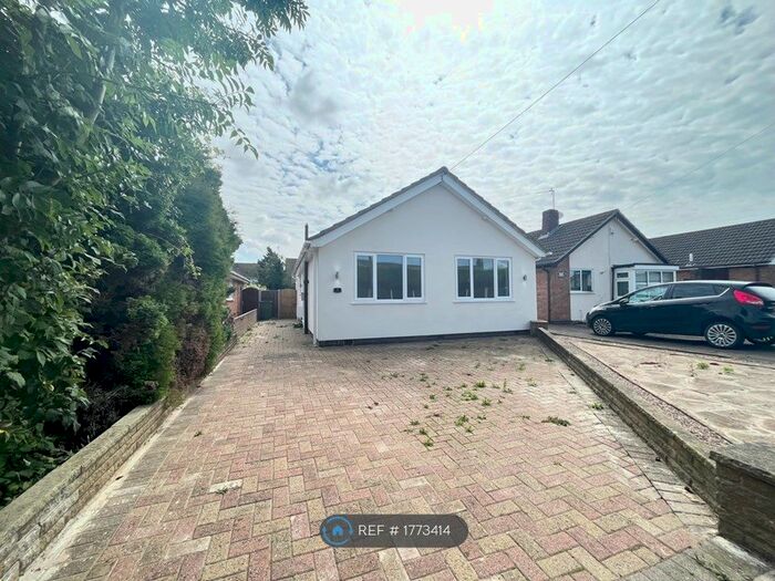 3 Bedroom Bungalow To Rent In Coombe Rise, Oadby, Leicester, LE2