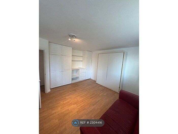 Studio To Rent In Putney, London, SW15