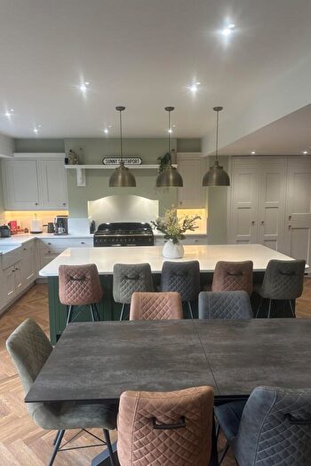 5 Bedroom Detached House To Rent In Salford Road, Southport, PR8