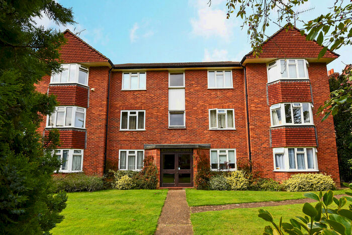 1 Bedroom Apartment To Rent In Lovelace Road, KT6