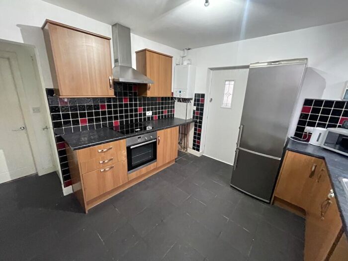 3 Bedroom Semi-Detached House To Rent In Sedgley - Gospel End Road, DY3