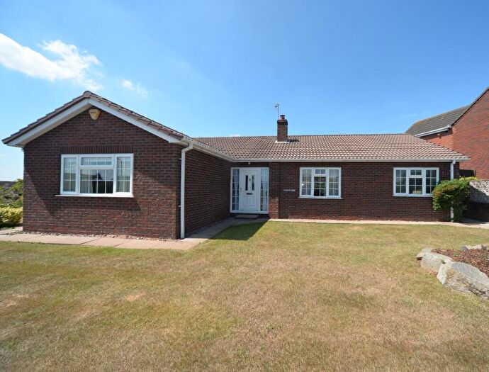 3 Bedroom Bungalow For Sale In Elwyn Close, Stretton, Burton-On-Trent, DE13