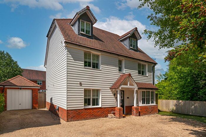 5 Bedroom Detached House For Sale In Portfield Close, Crawley, RH10