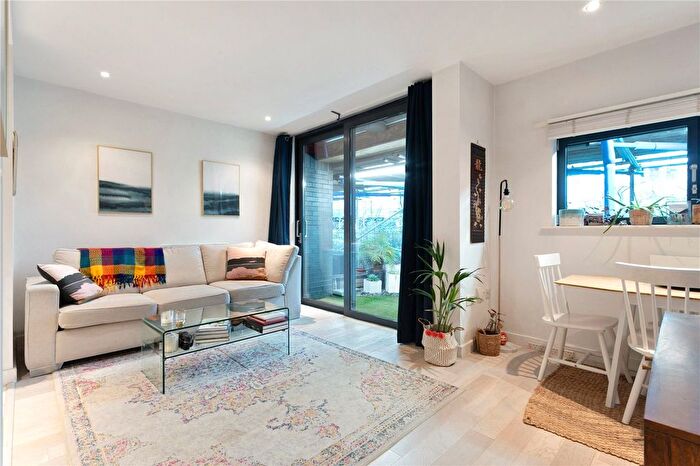 1 Bedroom Flat For Sale In Drayton Park, London, N5