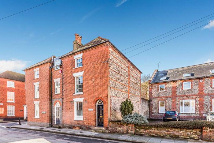 4 Bedroom Detached House To Rent In St John`s Street, Chichester, PO19
