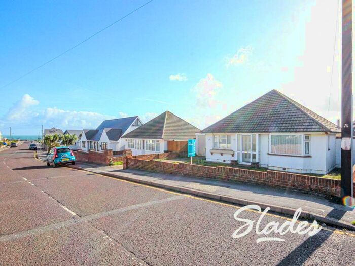 2 Bedroom Bungalow To Rent In Dalmeny Road, Hengistbury Head, Southbourne, BH6