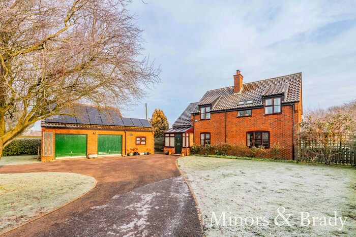 4 Bedroom Detached House For Sale In Hackford Road, Wicklewood, Wymondham, NR18