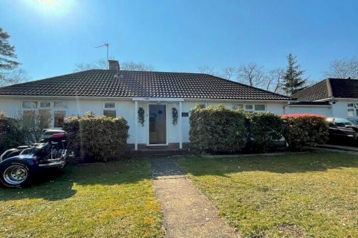 2 Bedroom Bungalow To Rent In Moorhill Gardens, Southampton, SO18