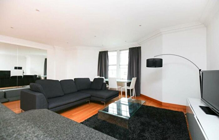 2 Bedroom Apartment To Rent In Hampstead Way, London, NW11