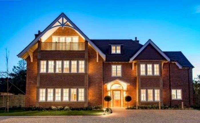 2 Bedroom Flat To Rent In Ringwood Road, Christchurch, BH23