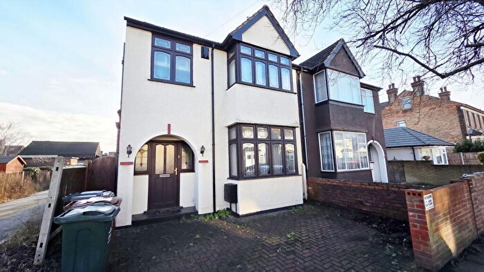 4 Bedroom Semi Detached House For Sale In Carrington Road, Dartford, DA1