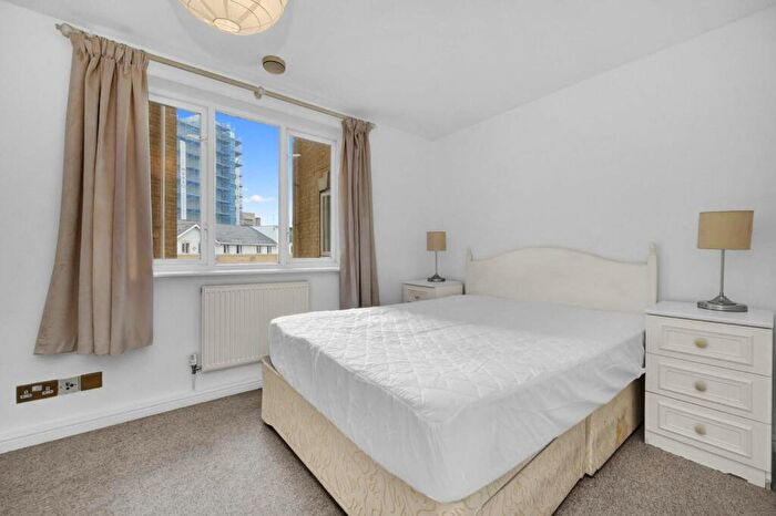 2 Bedroom Flat To Rent In Island Row, Limehouse, London, E14
